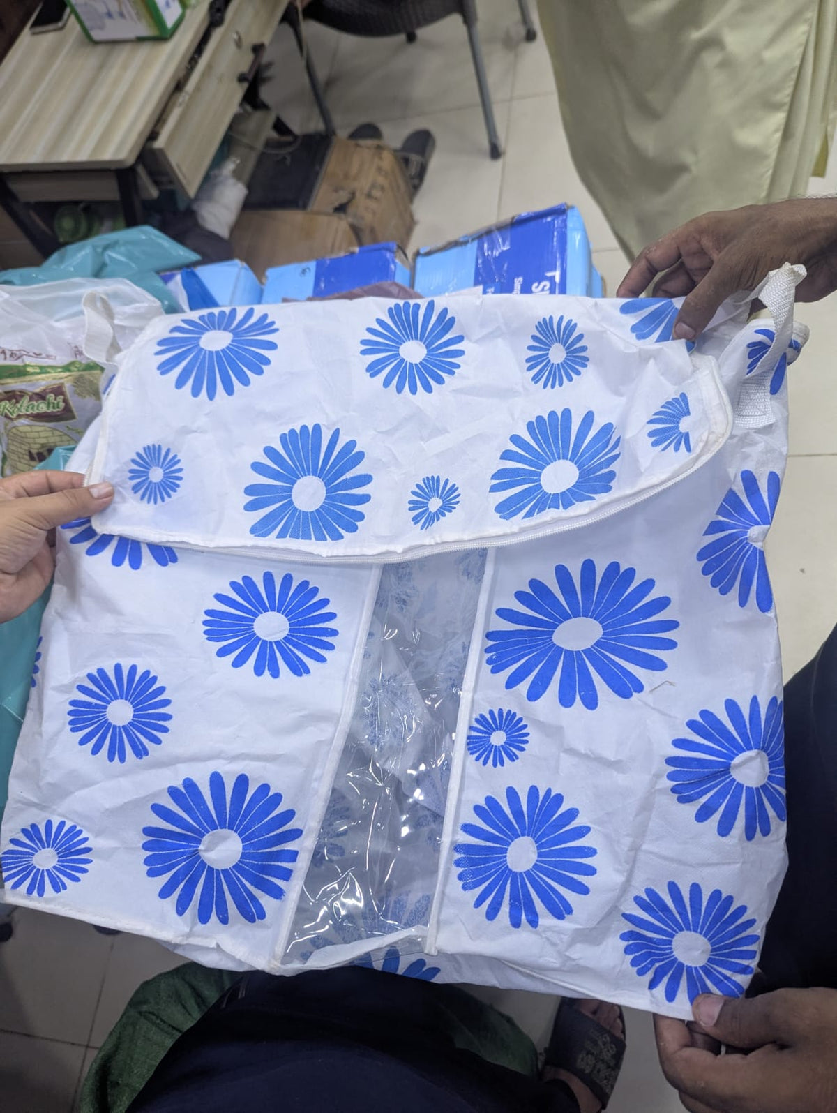 Daisy Print Foldable Storage Bag & Quilt Organizer